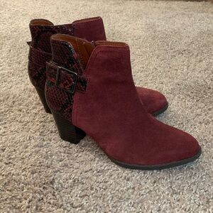 Vionic Suede ankle boots, women’s size 6